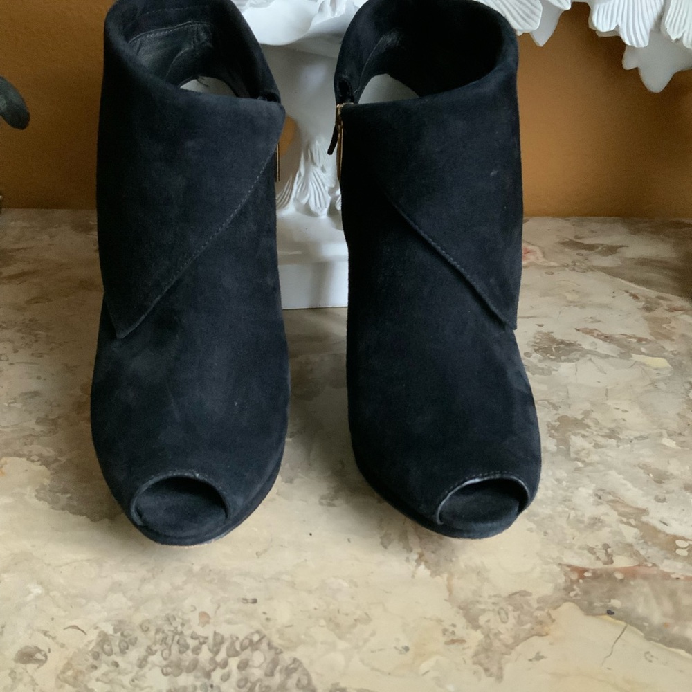 MICHAEL Michael Kors - Kendra -  Black Ankle Booties